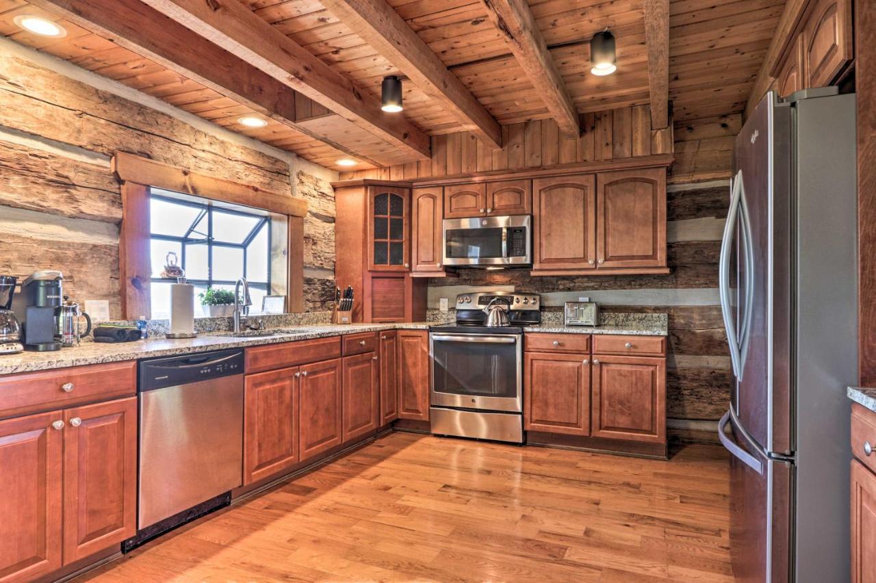 Upscale Gatlinburg Cabin Deck, Fire Pit And Hot Tub מראה חיצוני תמונה
