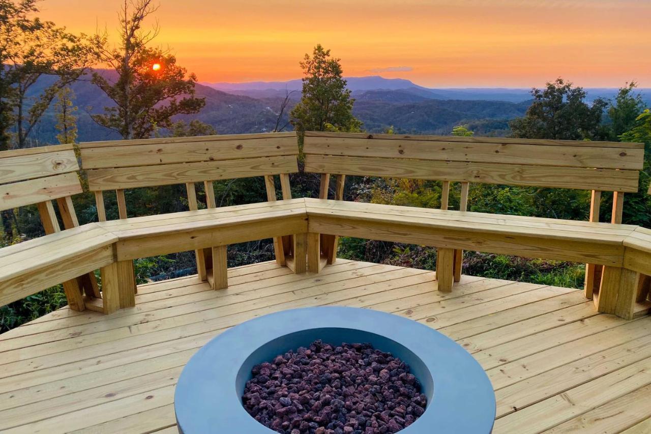 Upscale Gatlinburg Cabin Deck, Fire Pit And Hot Tub מראה חיצוני תמונה